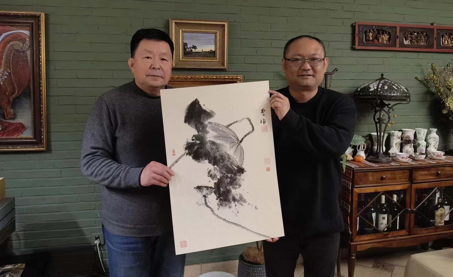 吴尚华与清华大学美术学院程向君教授。漆画、漆艺术、漆艺
